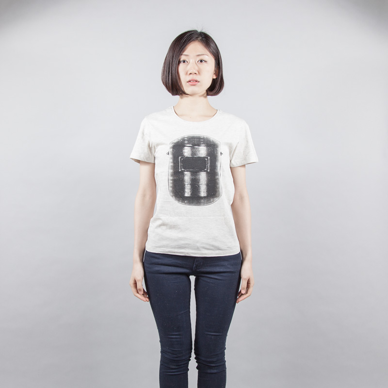 溶接工 デザイン Tシャツ 女性モデル正面